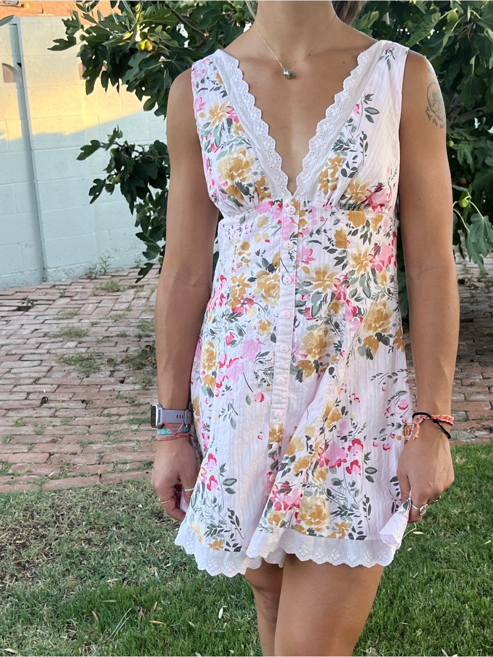 Wild Fable Floral Mini Sundress. Sz M. Straps with button front. Lace trim - Picture 5 of 8